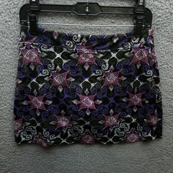 Tranquility Women's S Floral Black Short A-Line Activewear Skort 29" 3" 6.75" - Picture 3 of 4